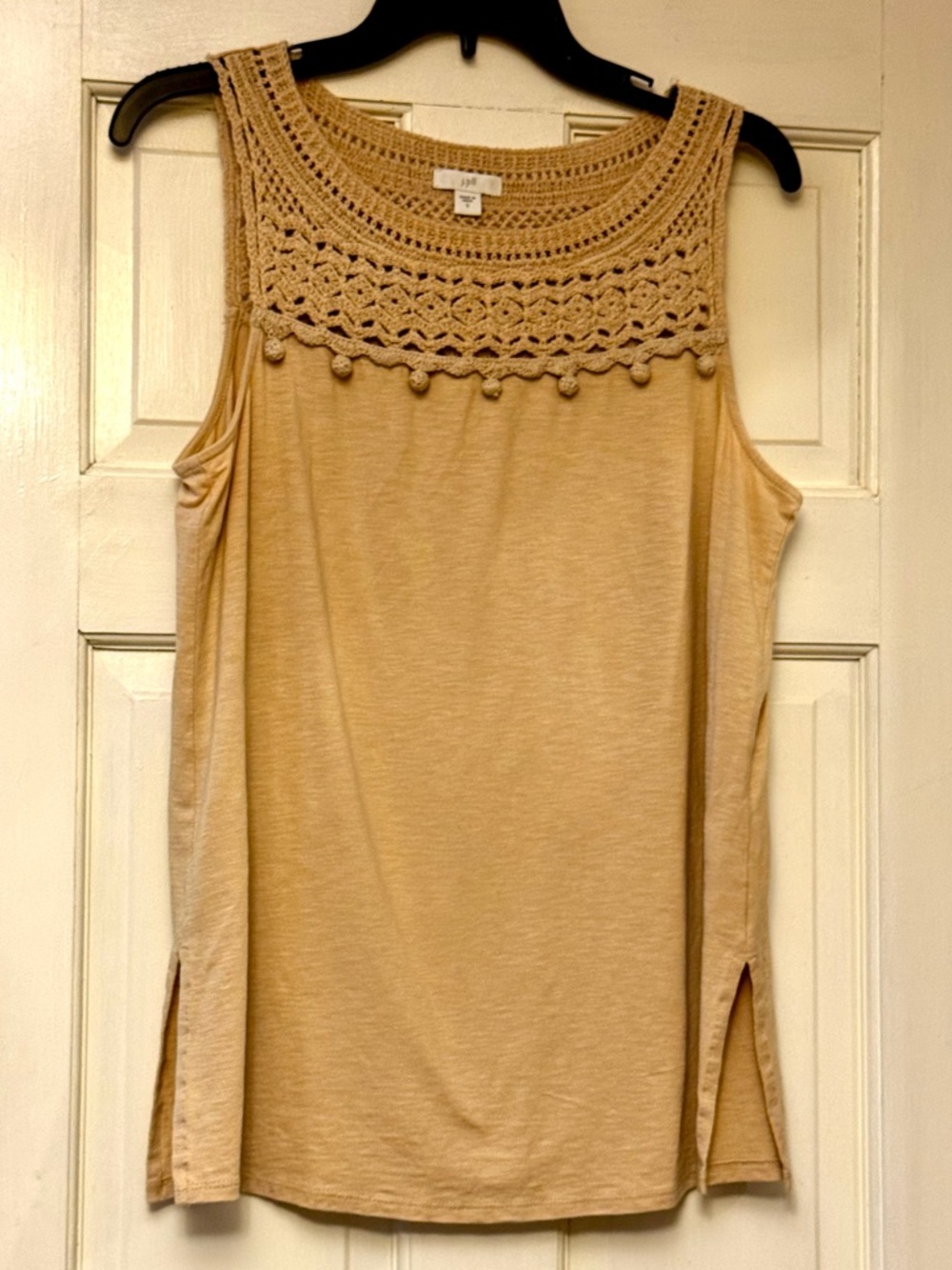 J. Jill‎ Beige Crochet Yoke Sleeveless Tank